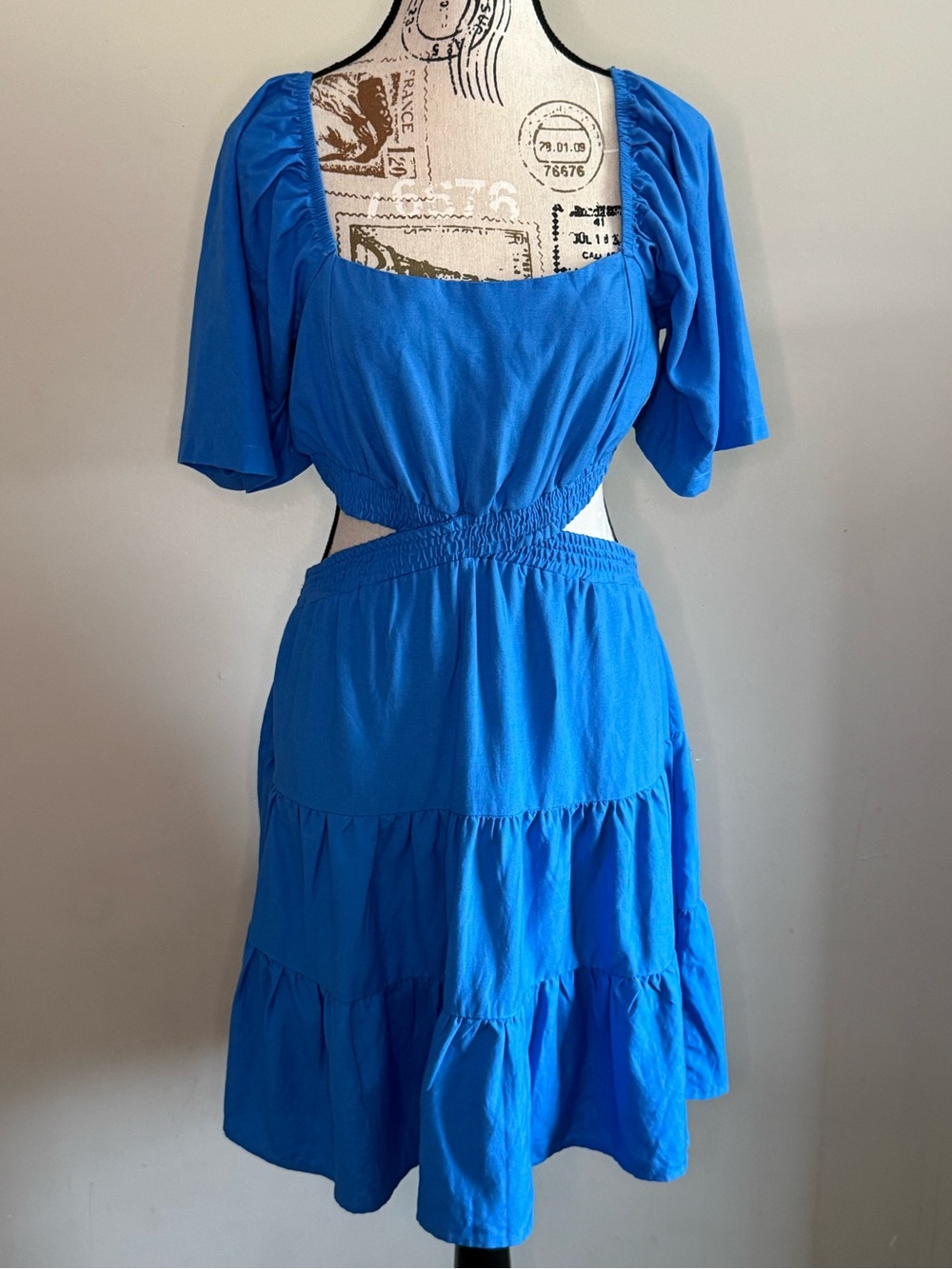 Square Neck Tiered Midi Dress in Vibrant Blue - Size M - 004